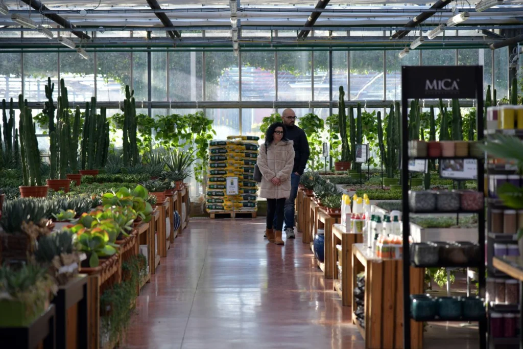 Rayons d'un magasin d'intrants et de fournitures agricoles